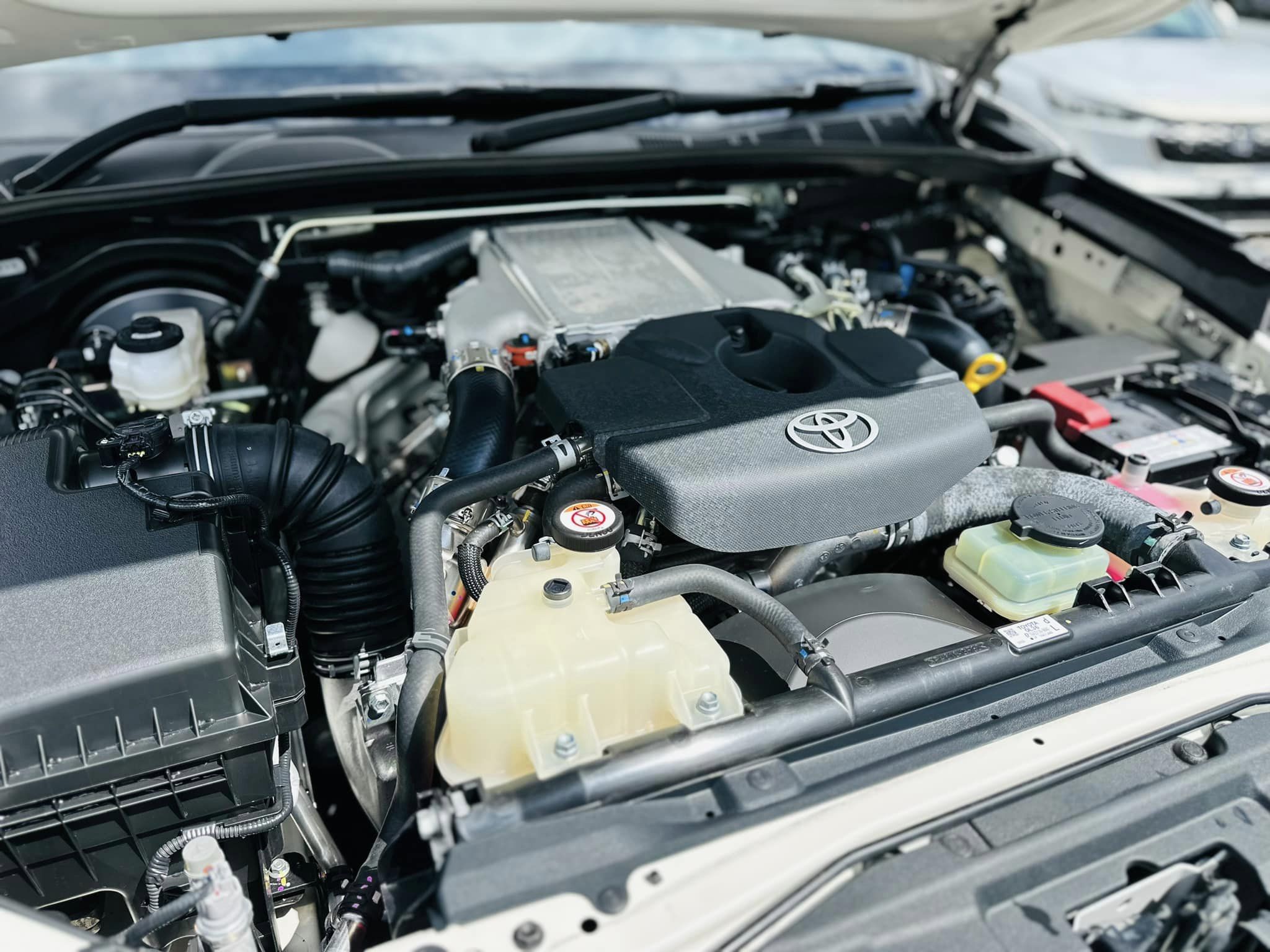 TOYOTA HILUX GR SPORT