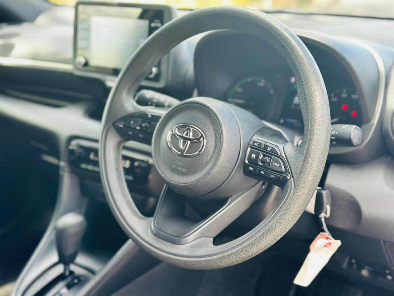 TOYOTA YARIS HYBRID X