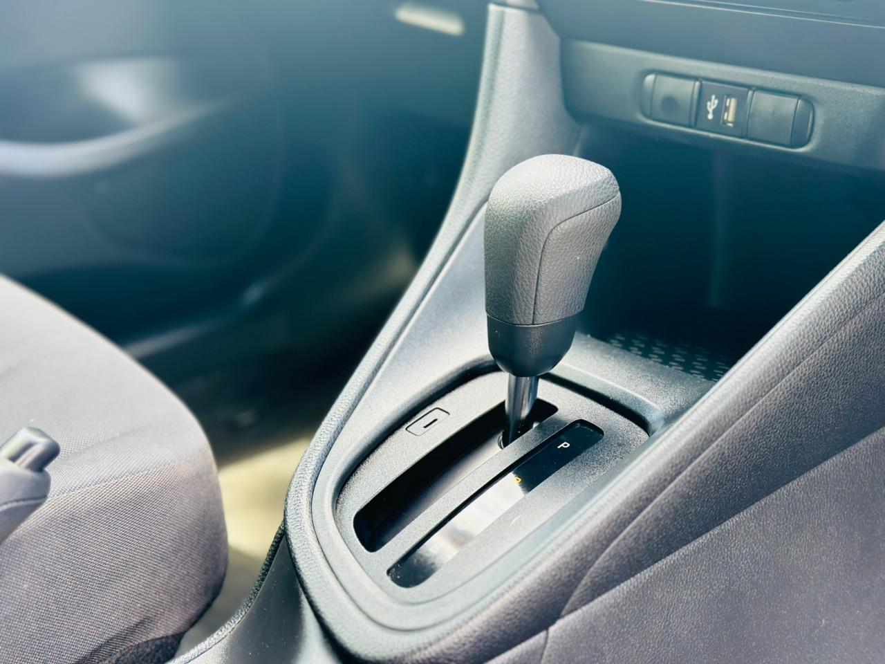 TOYOTA YARIS HYBRID X