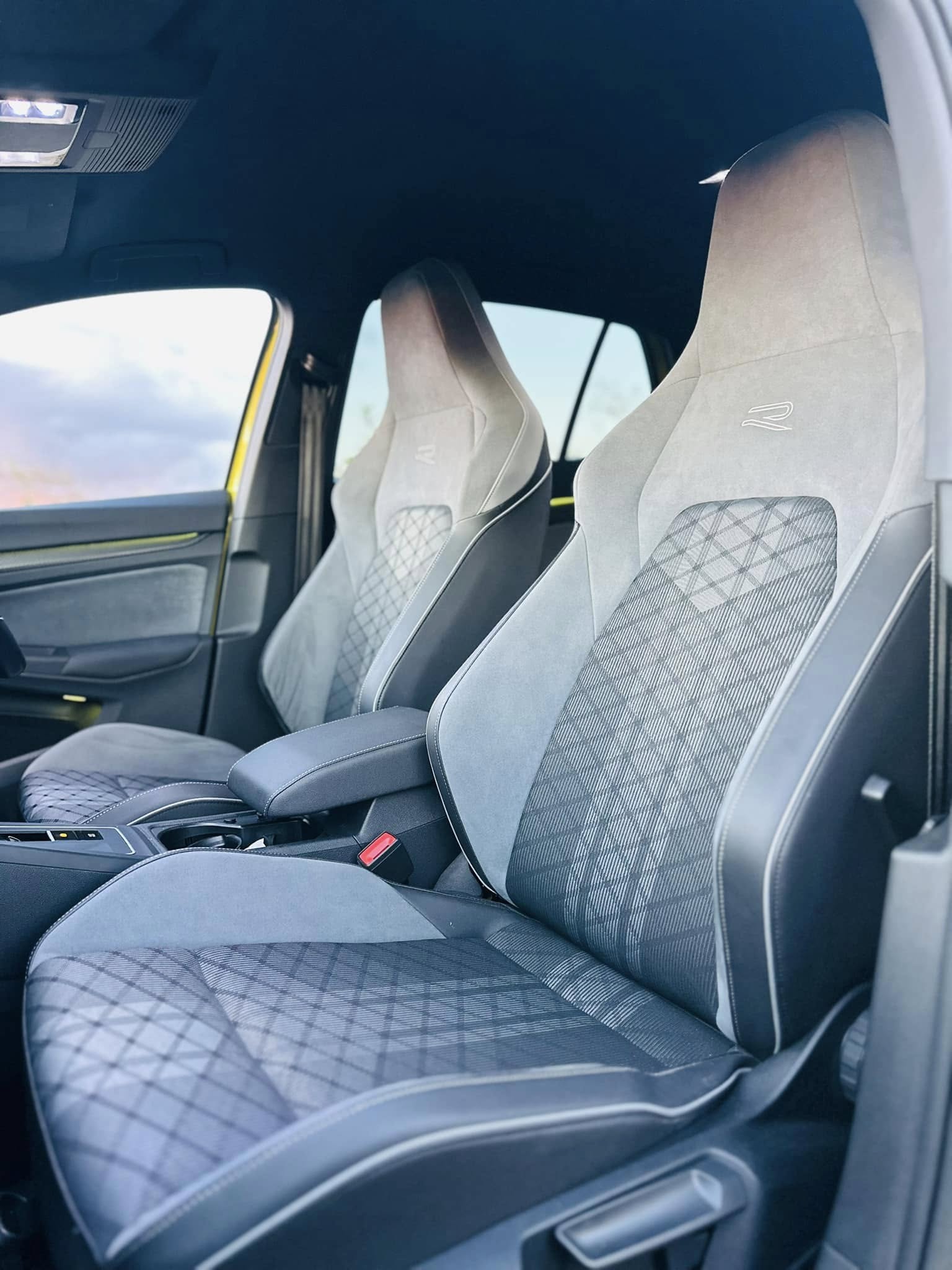 VOLKSWAGEN GOLF ETSI R Line