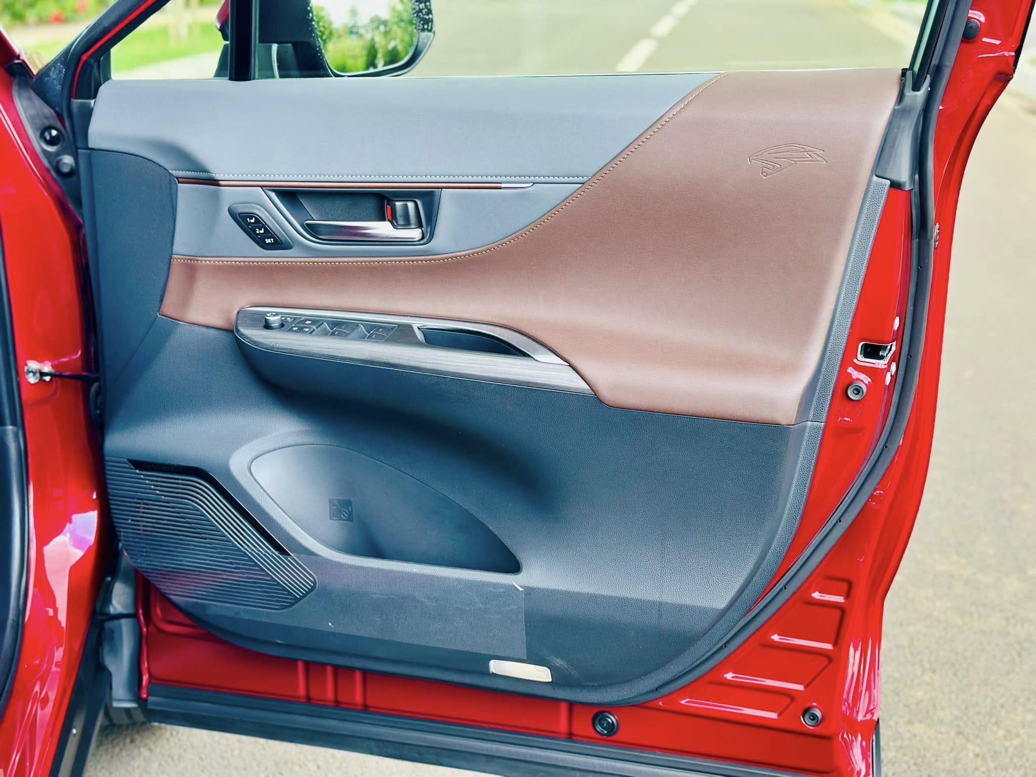 TOYOTA HARRIER Z LEATHER PACKAGE