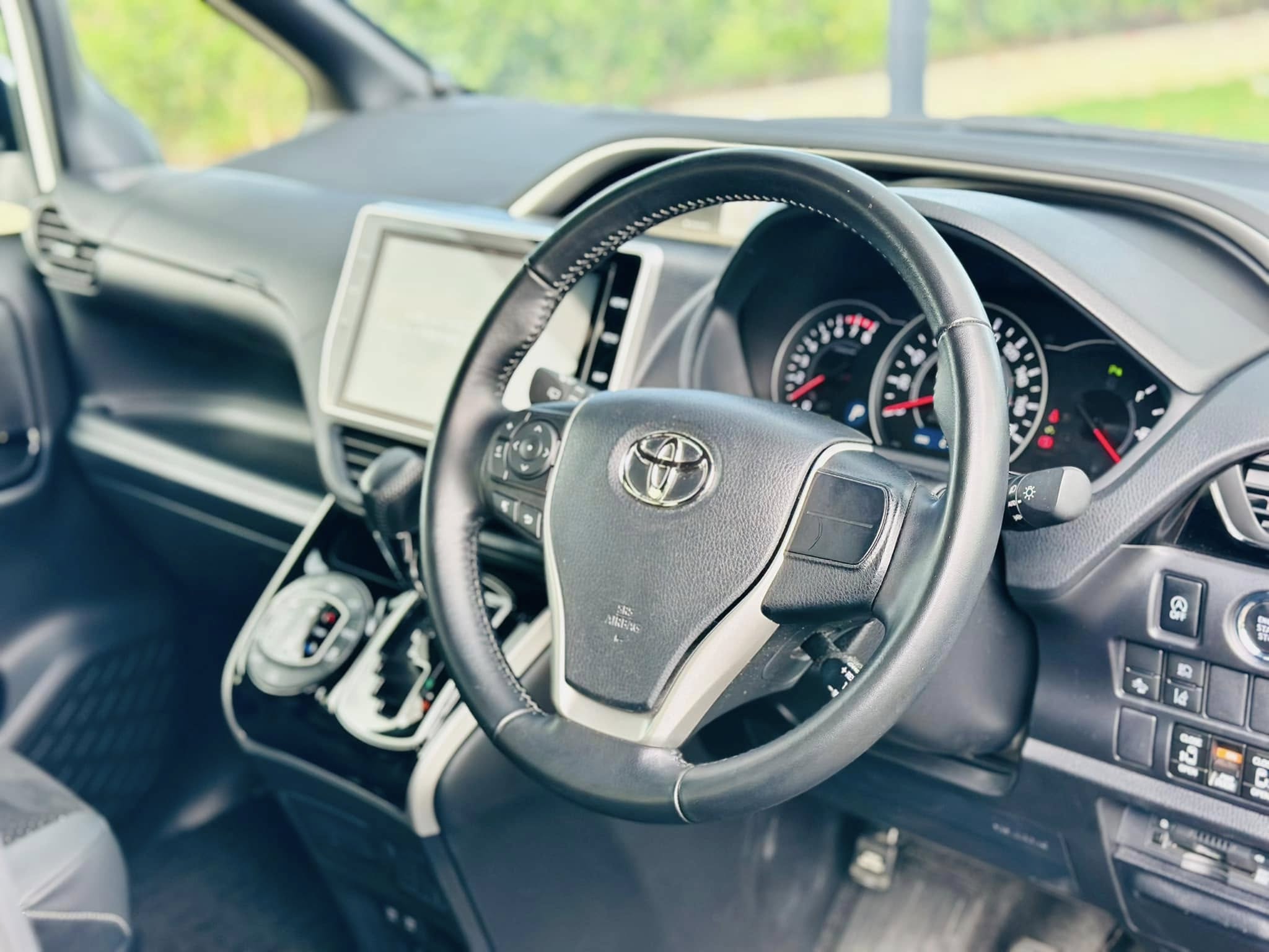 TOYOTA VOXY ZS
