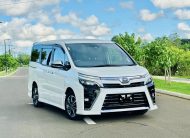 TOYOTA VOXY ZS