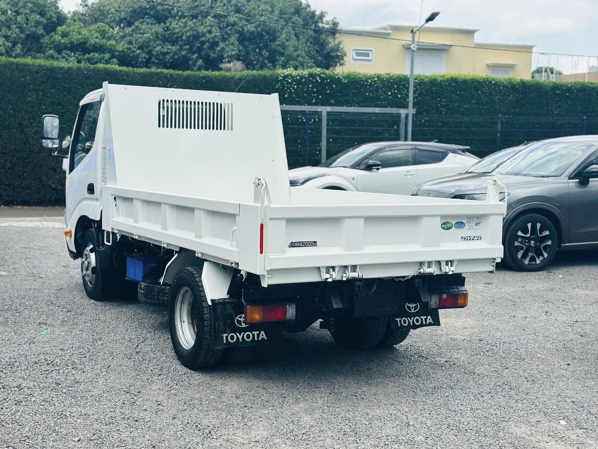 TOYOTA DYNA DUMP TRUCK