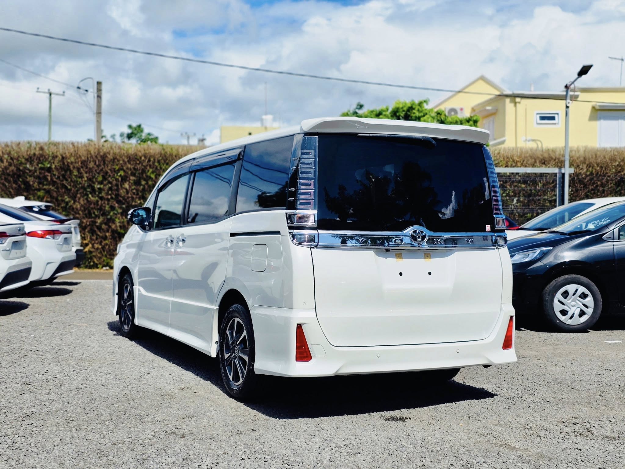 TOYOTA VOXY KIRAMEKI 3 (TAXI)