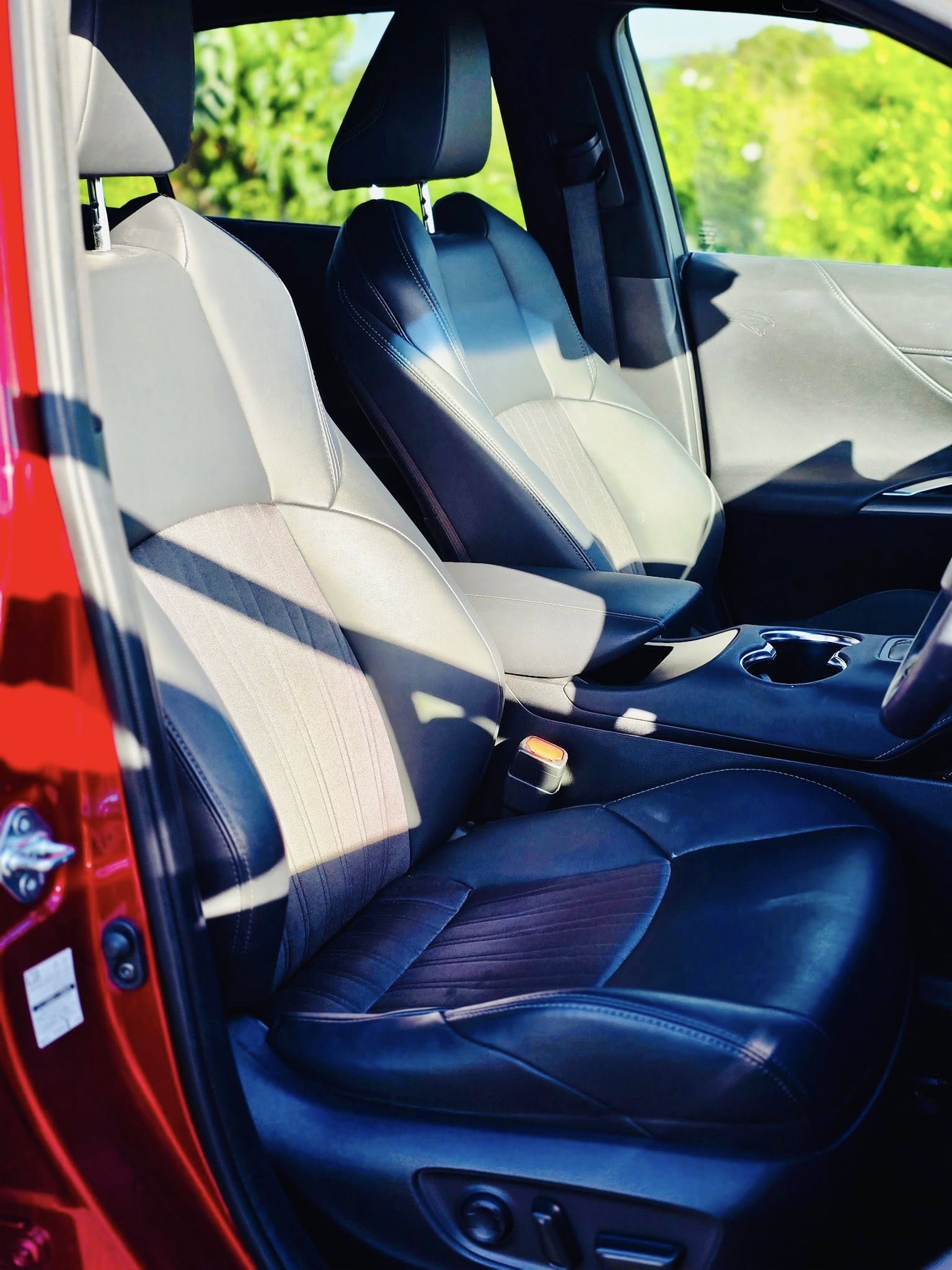 TOYOTA HARRIER Z (Leather Package)