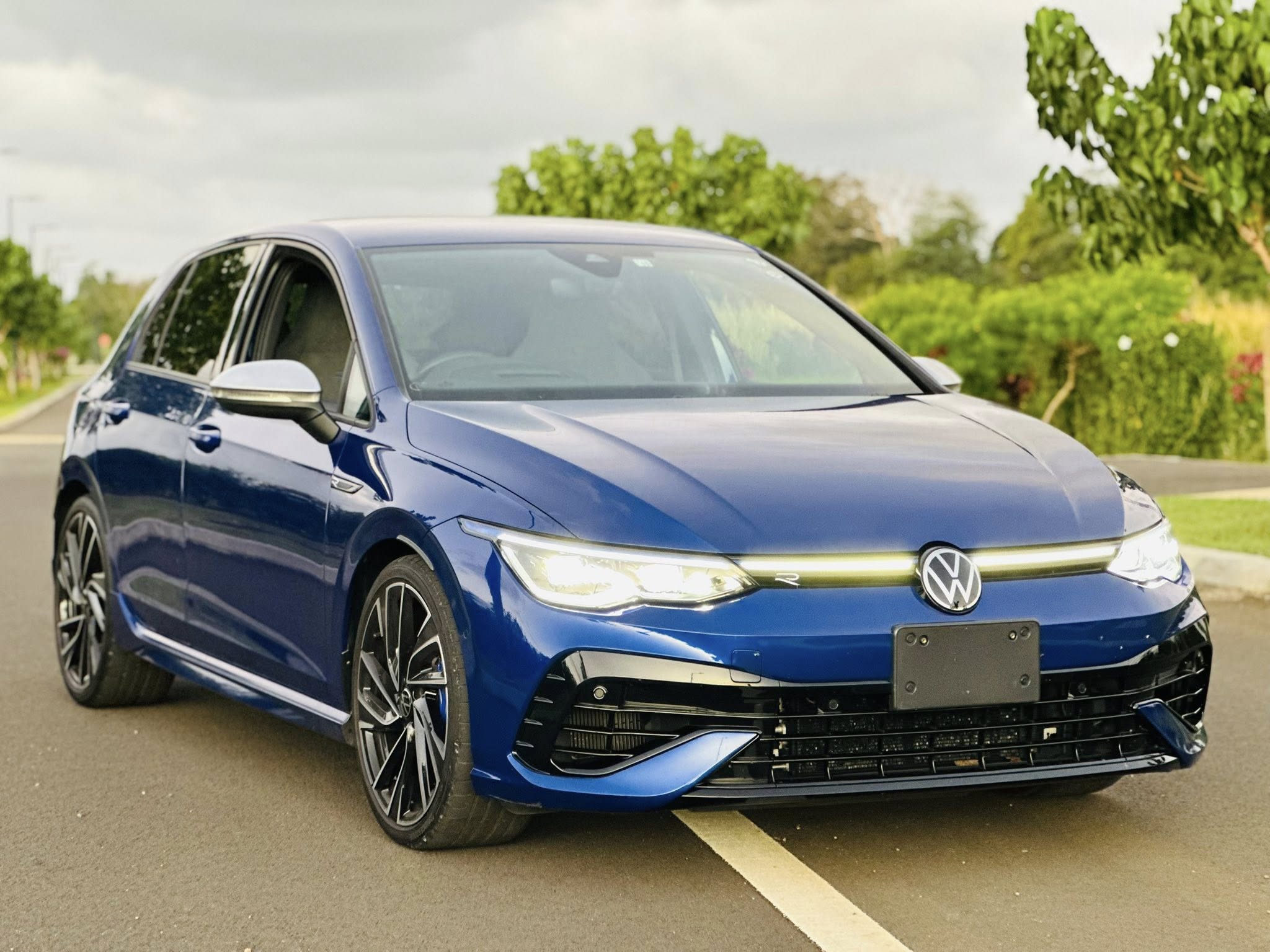 VOLKSWAGEN GOLF R BASE