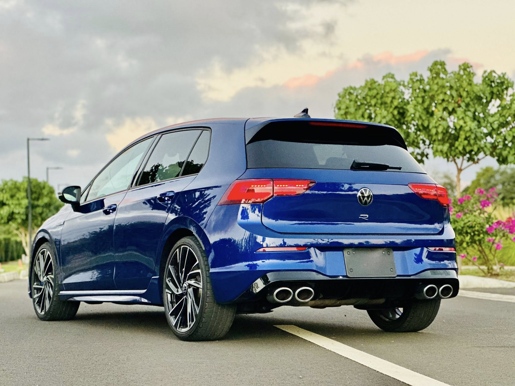 VOLKSWAGEN GOLF R BASE