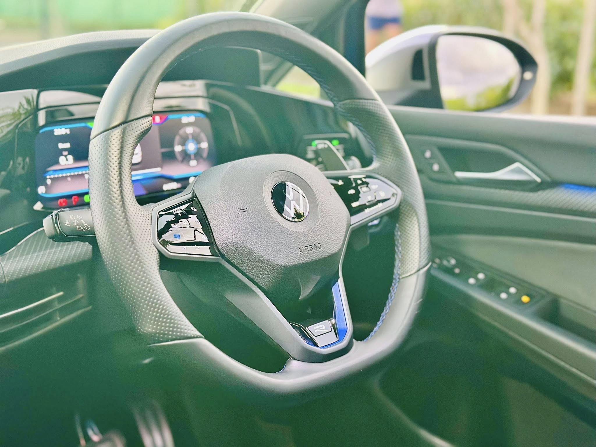 VOLKSWAGEN GOLF R BASE