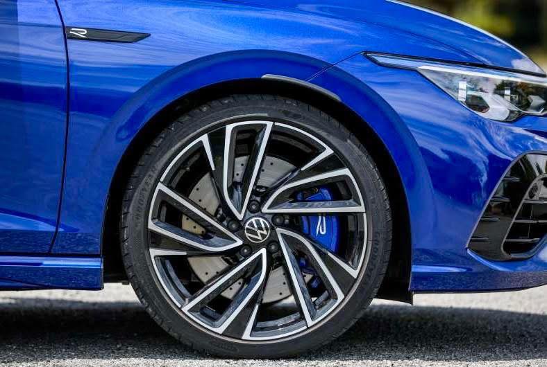 VOLKSWAGEN GOLF R BASE