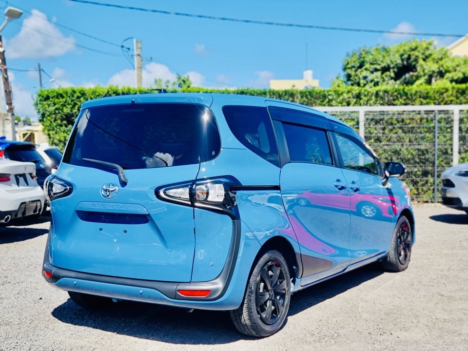 TOYOTA SIENTA (PETROL)- TAXI