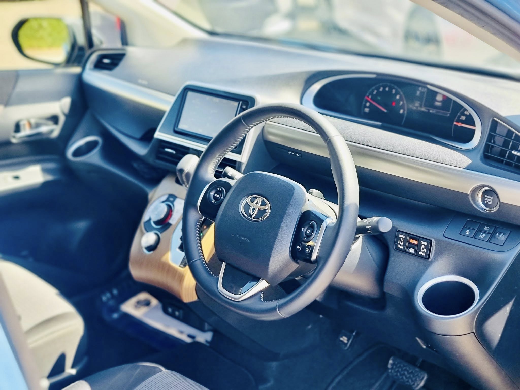 TOYOTA SIENTA (PETROL)- TAXI