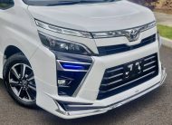 TOYOTA VOXY ZS KIRAMEKI 3 (MODELISTA) TAXI