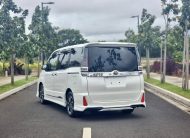 TOYOTA VOXY ZS KIRAMEKI 3 (MODELISTA) TAXI