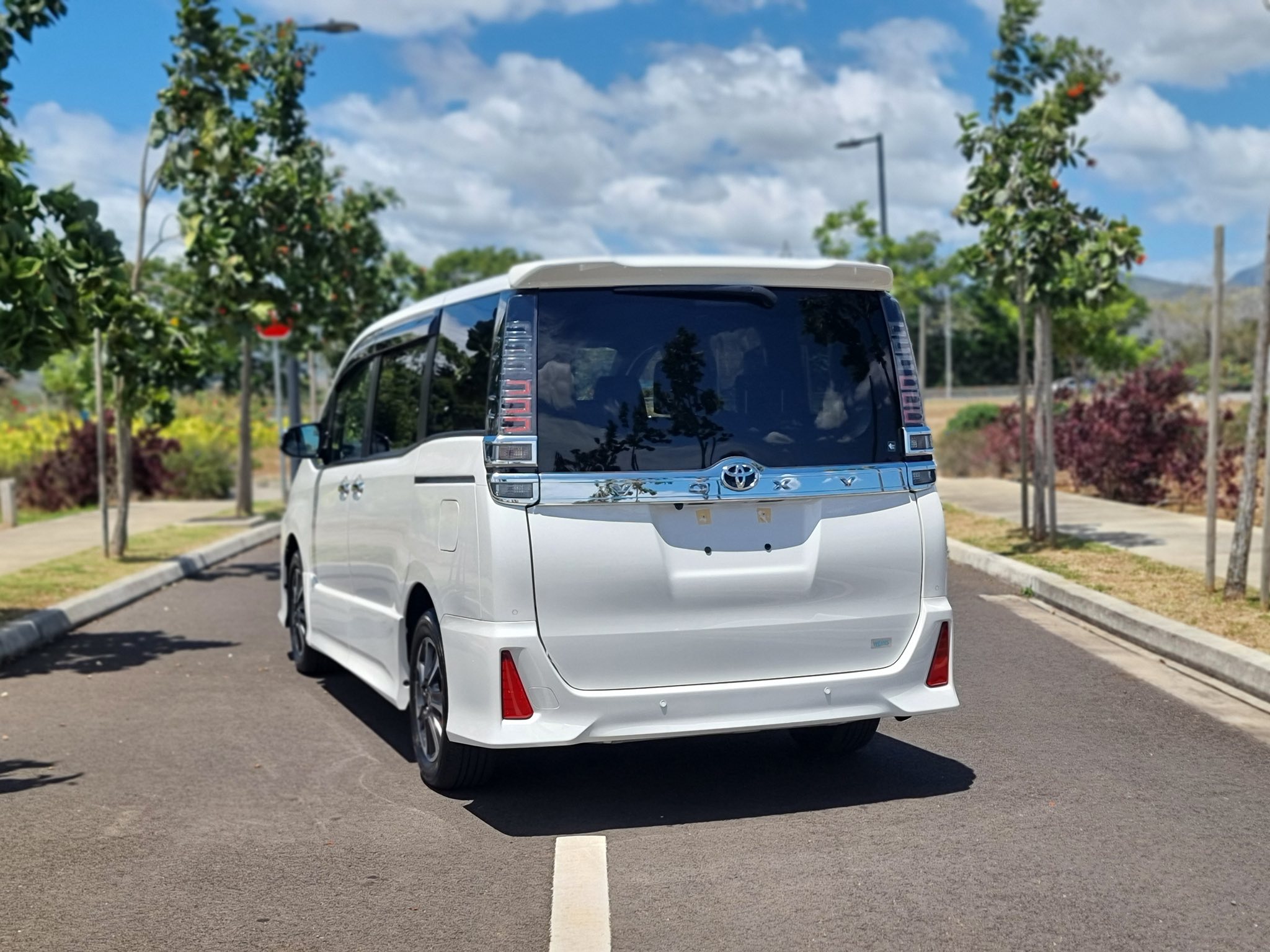 TOYOTA VOXY ZS KIRAMEKI 3 (TAXI)