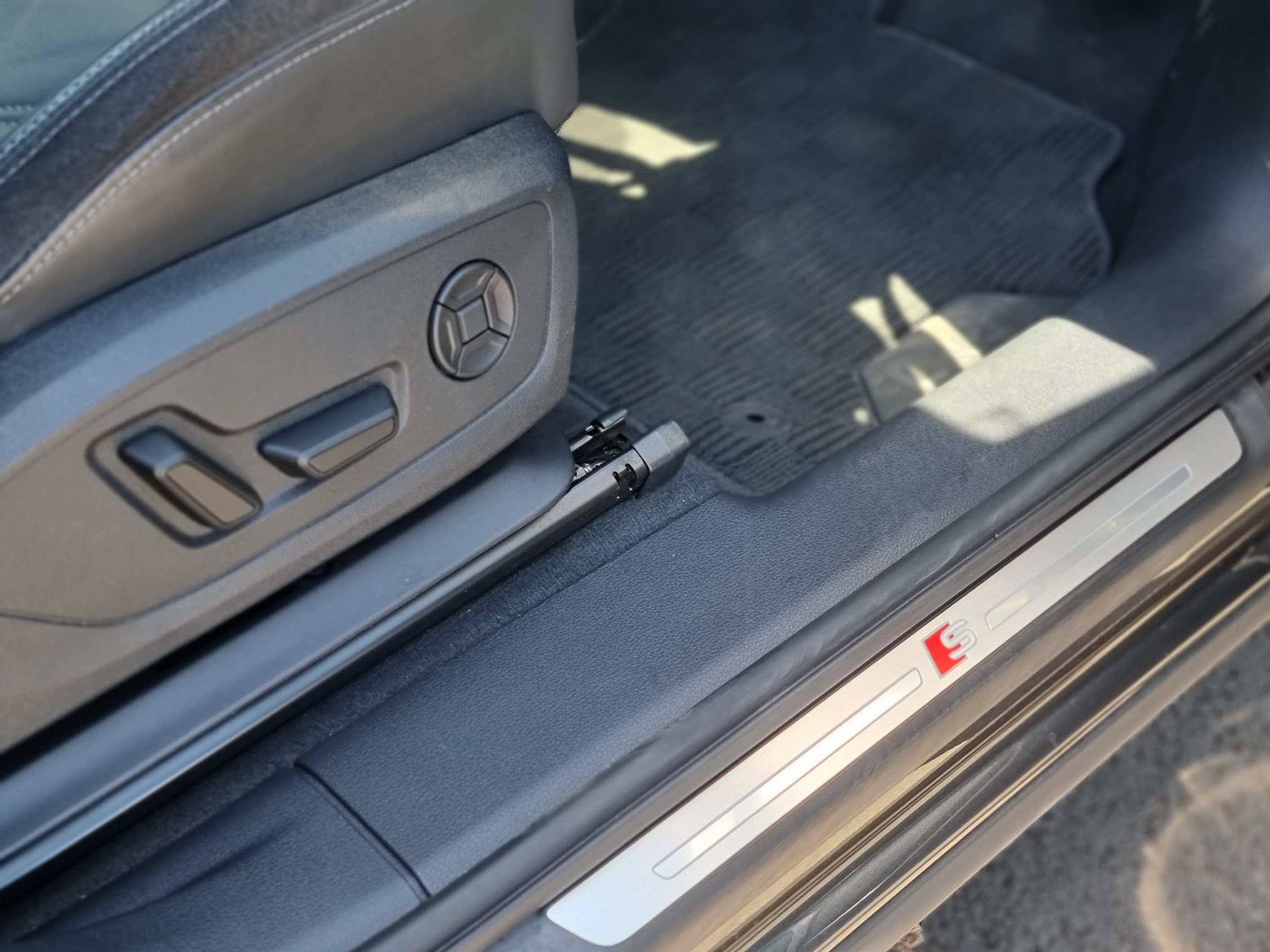 AUDI Q3 35TFSI S-LINE HYBRID