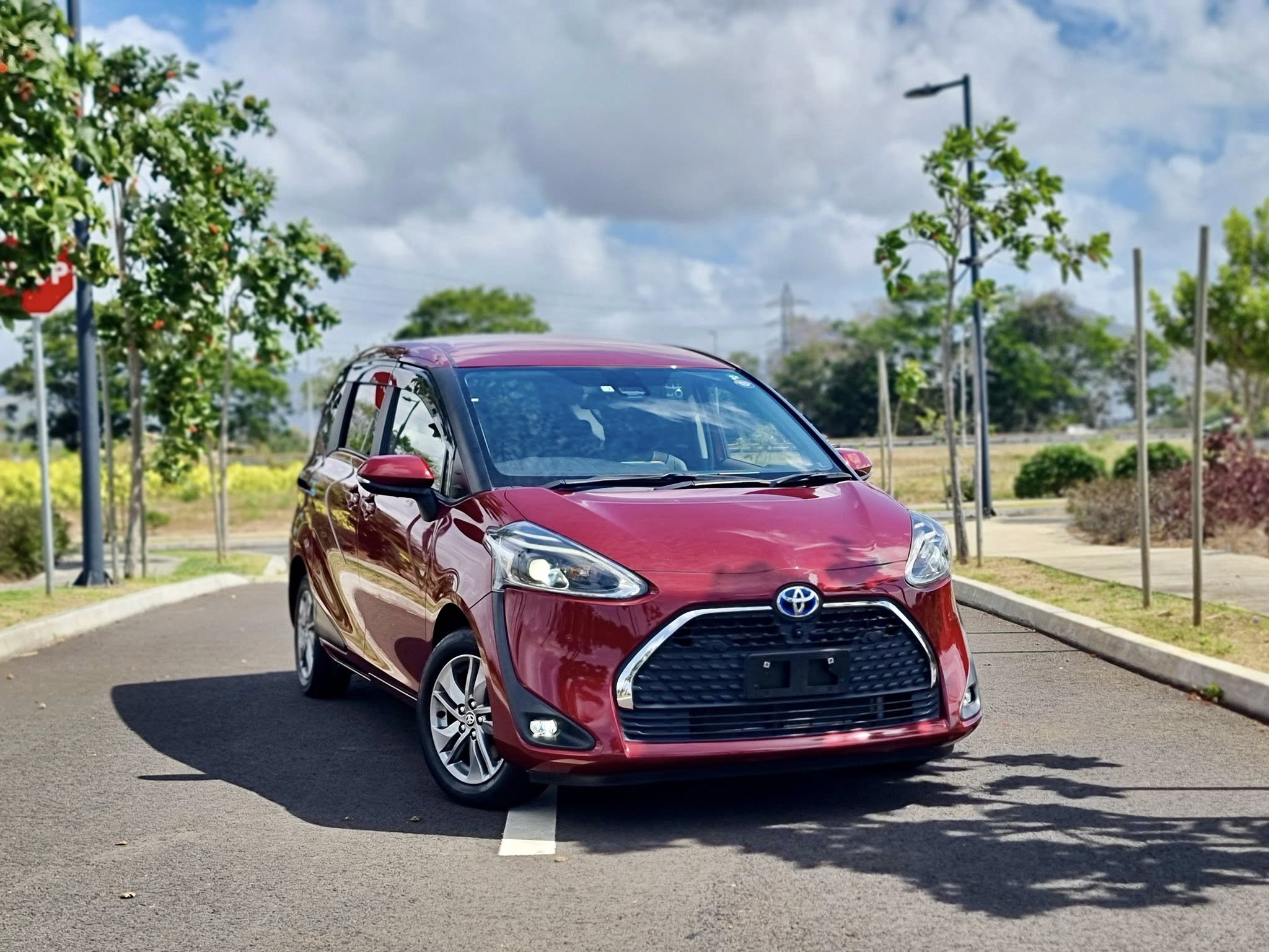 TOYOTA SIENTA G CUERO HYBRID