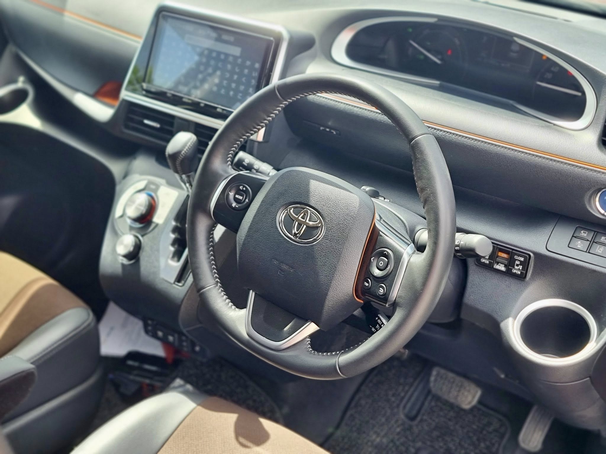 TOYOTA SIENTA G CUERO HYBRID