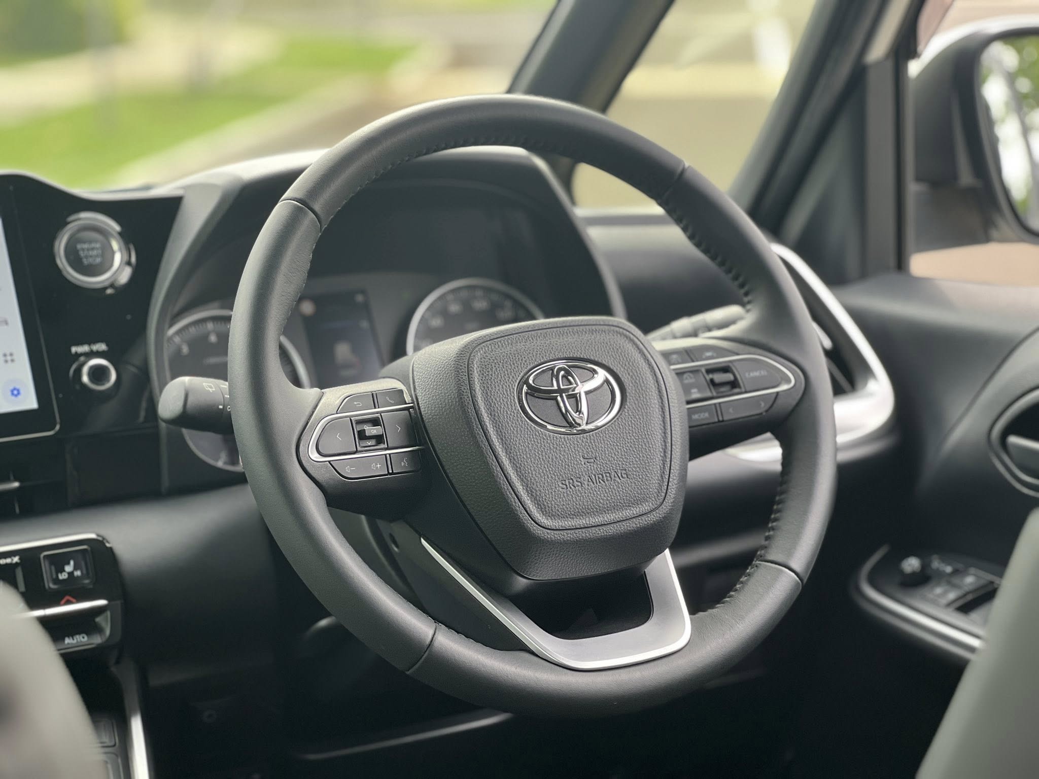 TOYOTA NOAH S-G MODELISTA (TAXI)