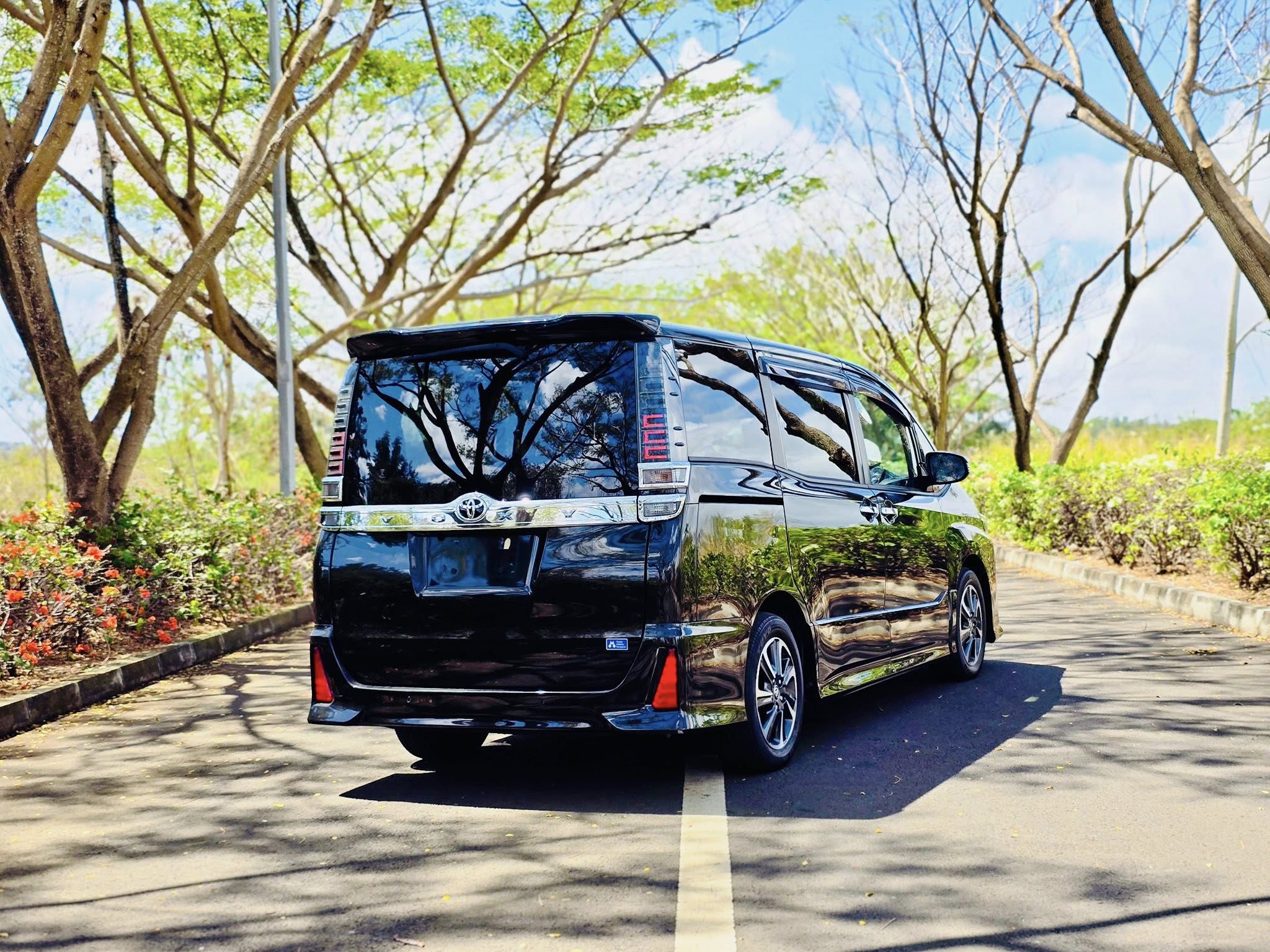 TOYOTA VOXY ZS KIRAMEKI 3 (TAXI)