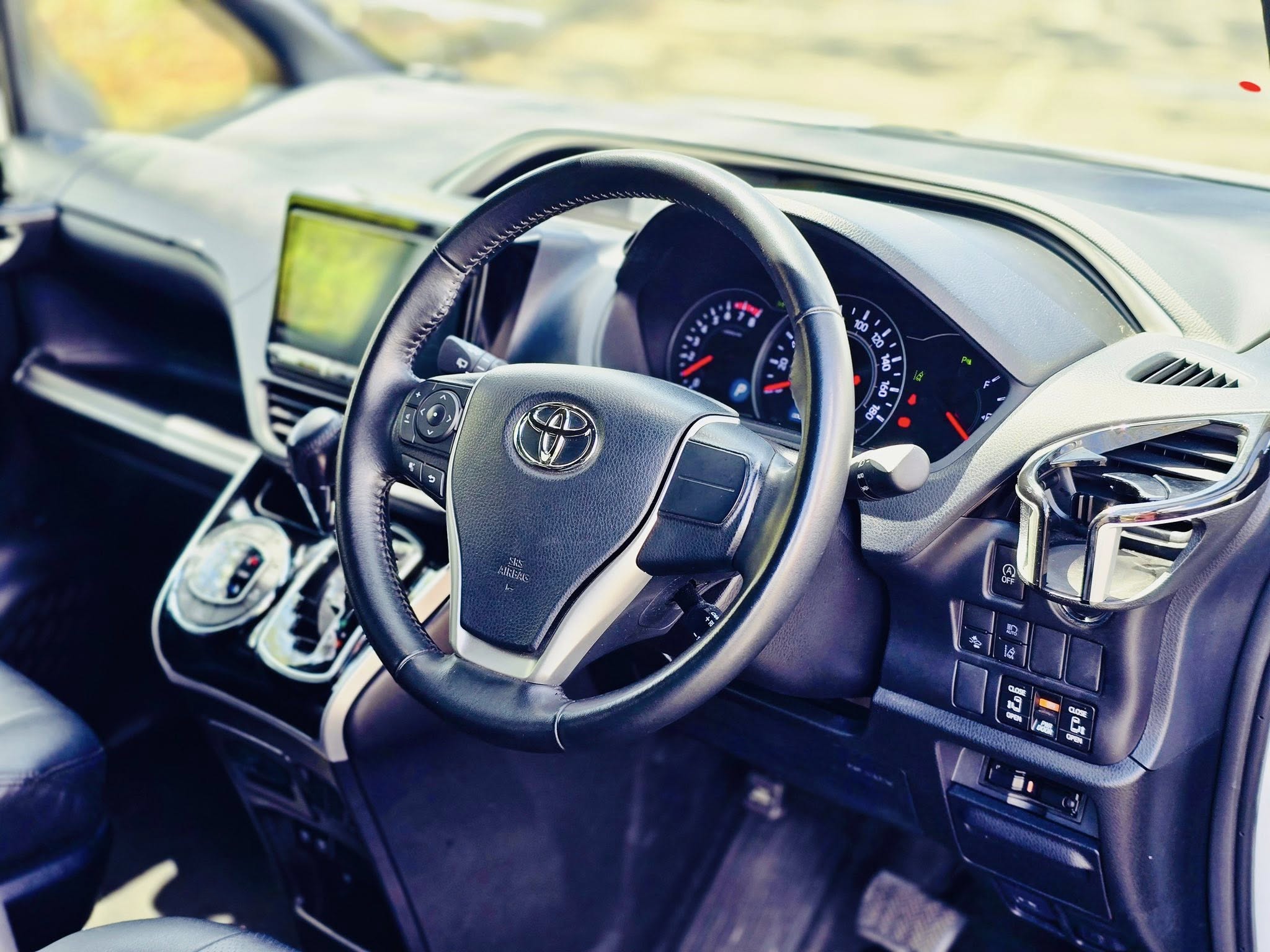 TOYOTA VOXY ZS KIRAMEKI 3 (TAXI)
