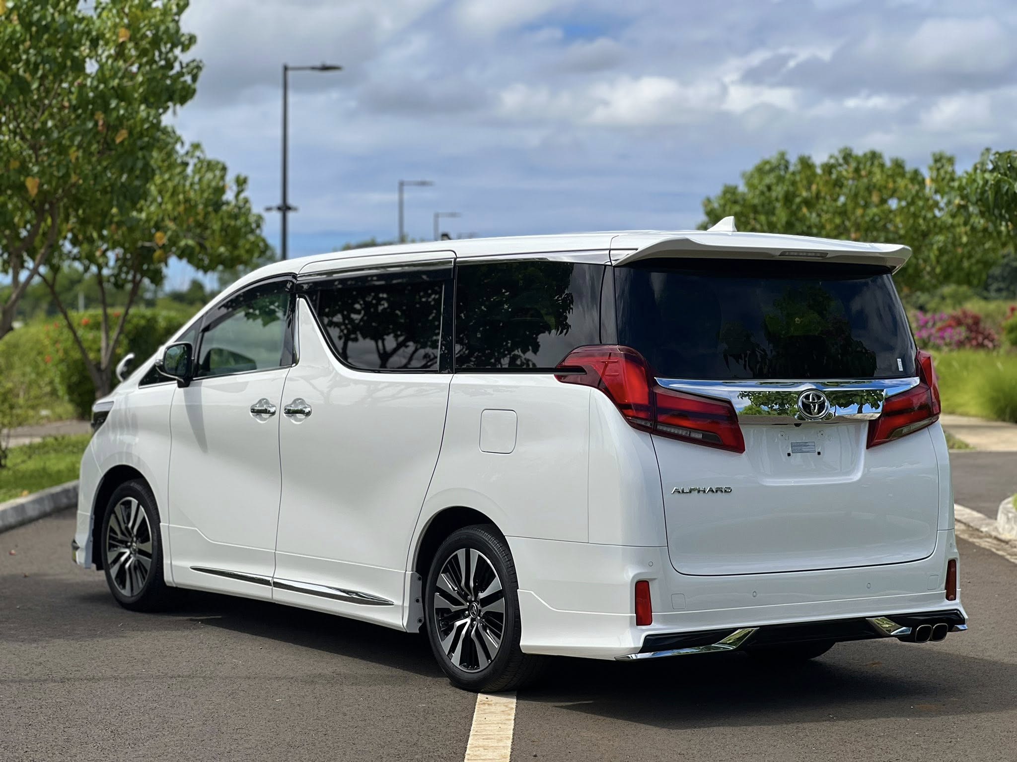 Toyota Alphard SC (TAXI)
