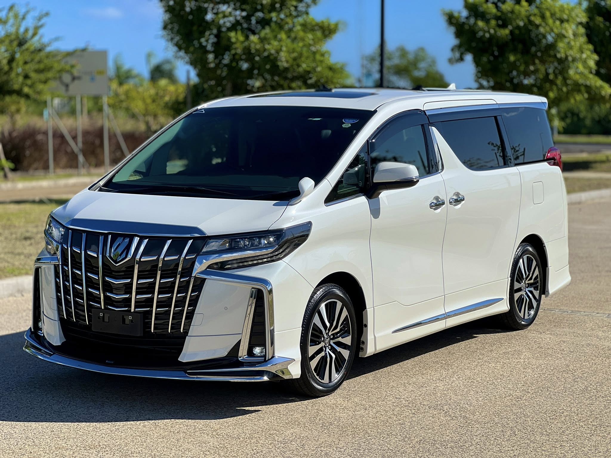 Toyota Alphard SC (Taxi)