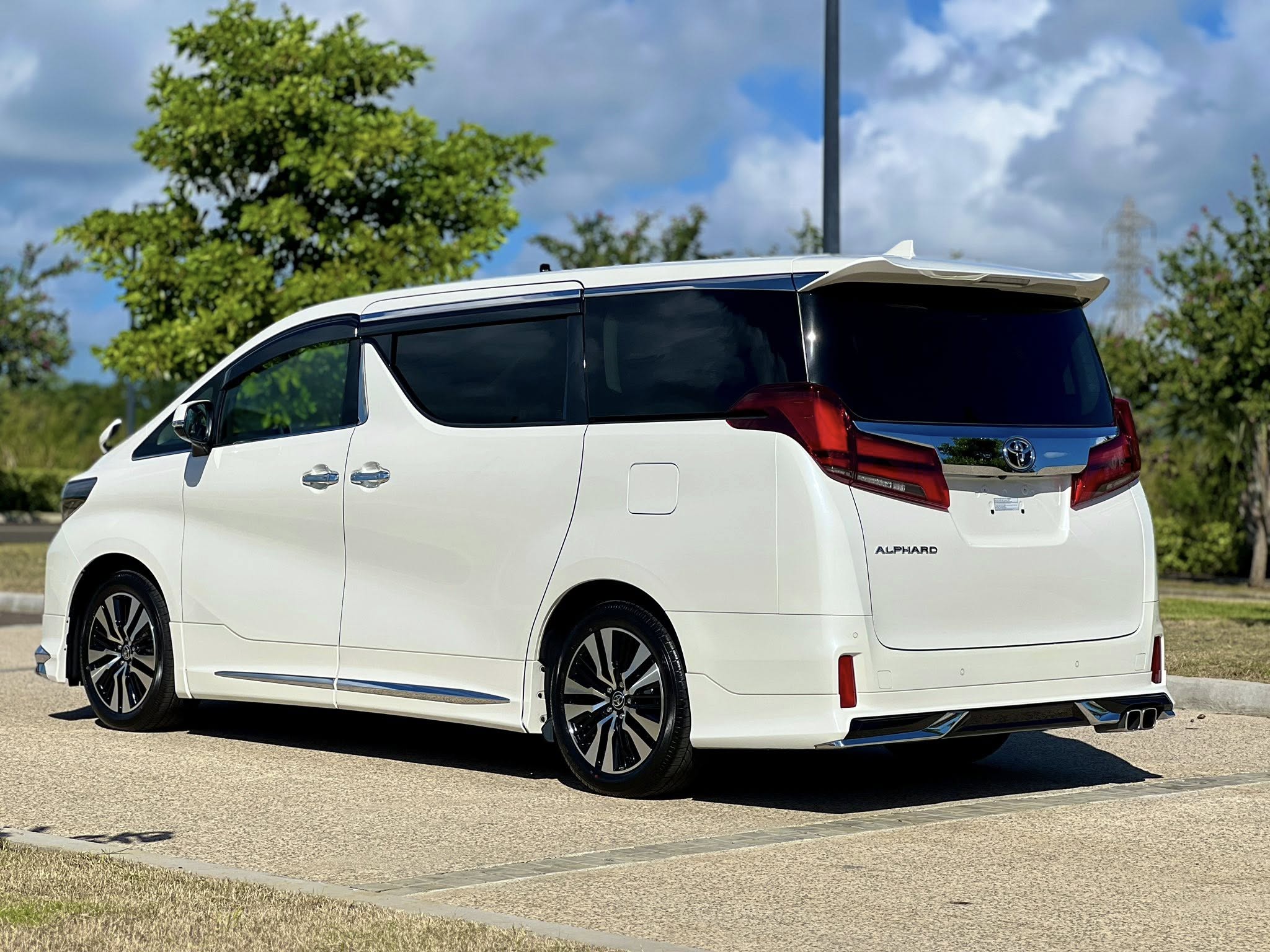 Toyota Alphard SC (Taxi)