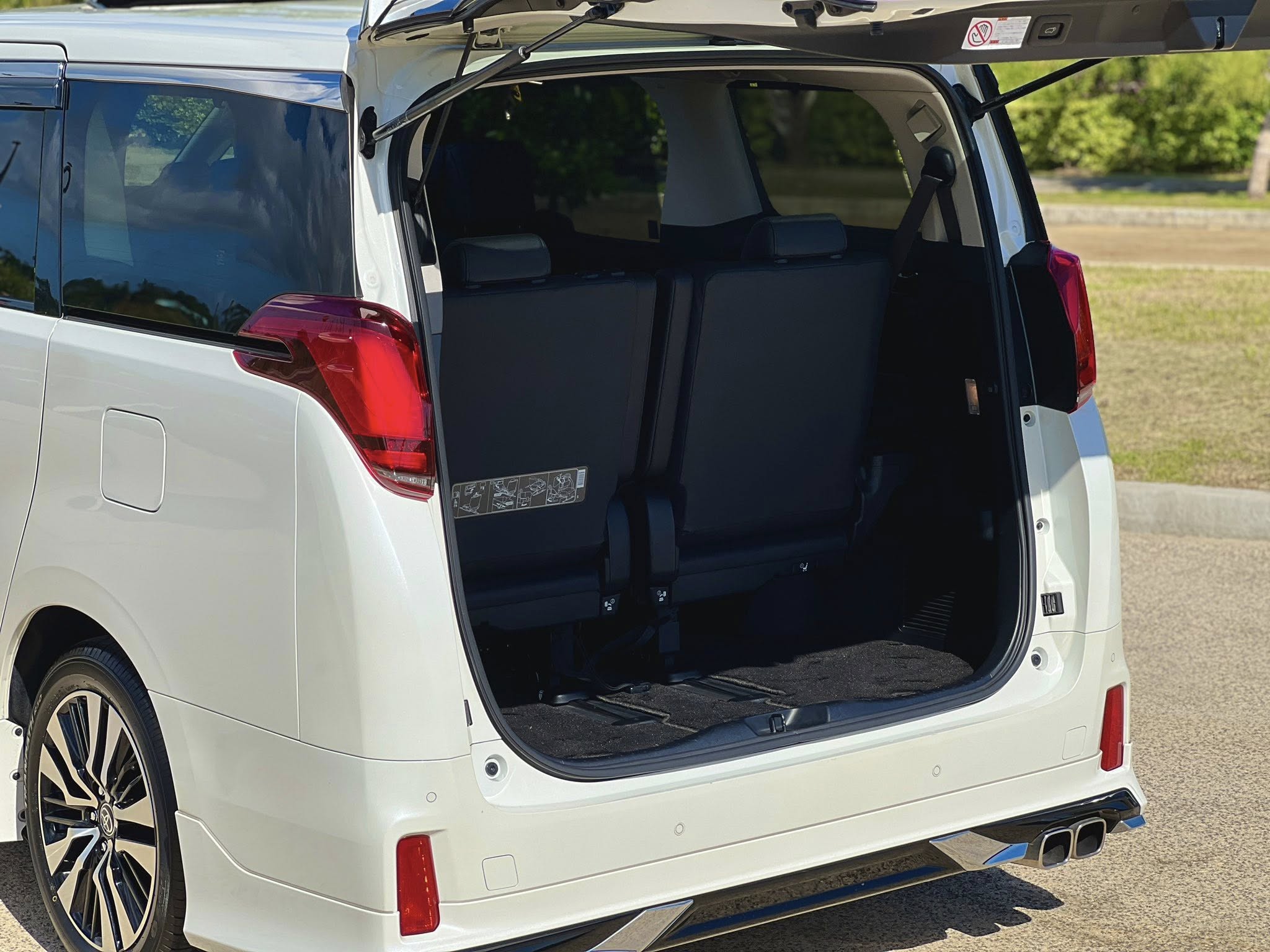 Toyota Alphard SC (Taxi)