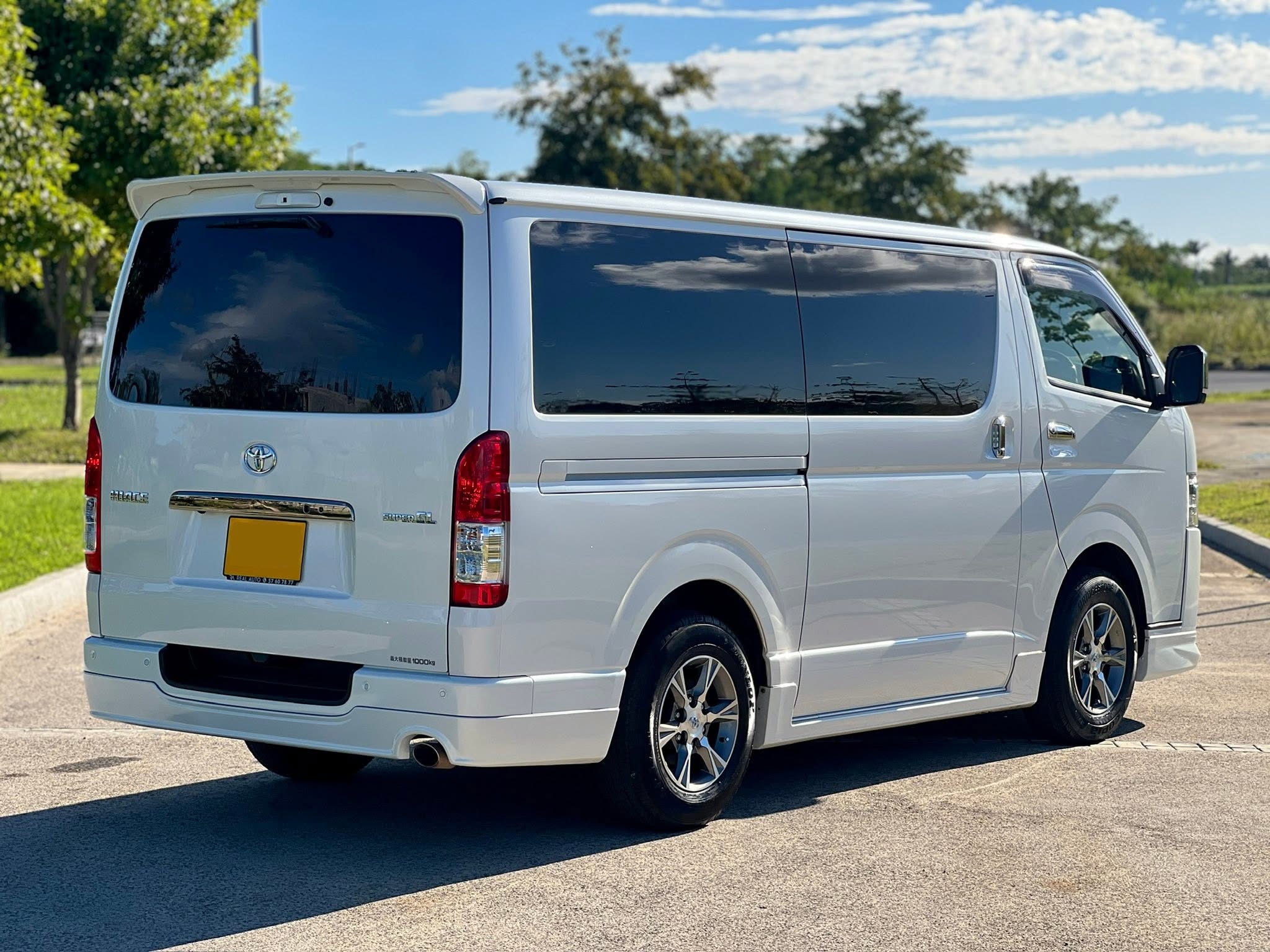 Toyota Hiace Super GL Dark Prime