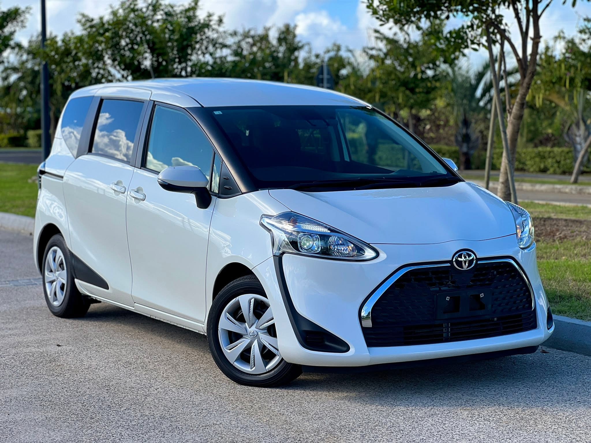 Toyota Sienta G (Taxi)